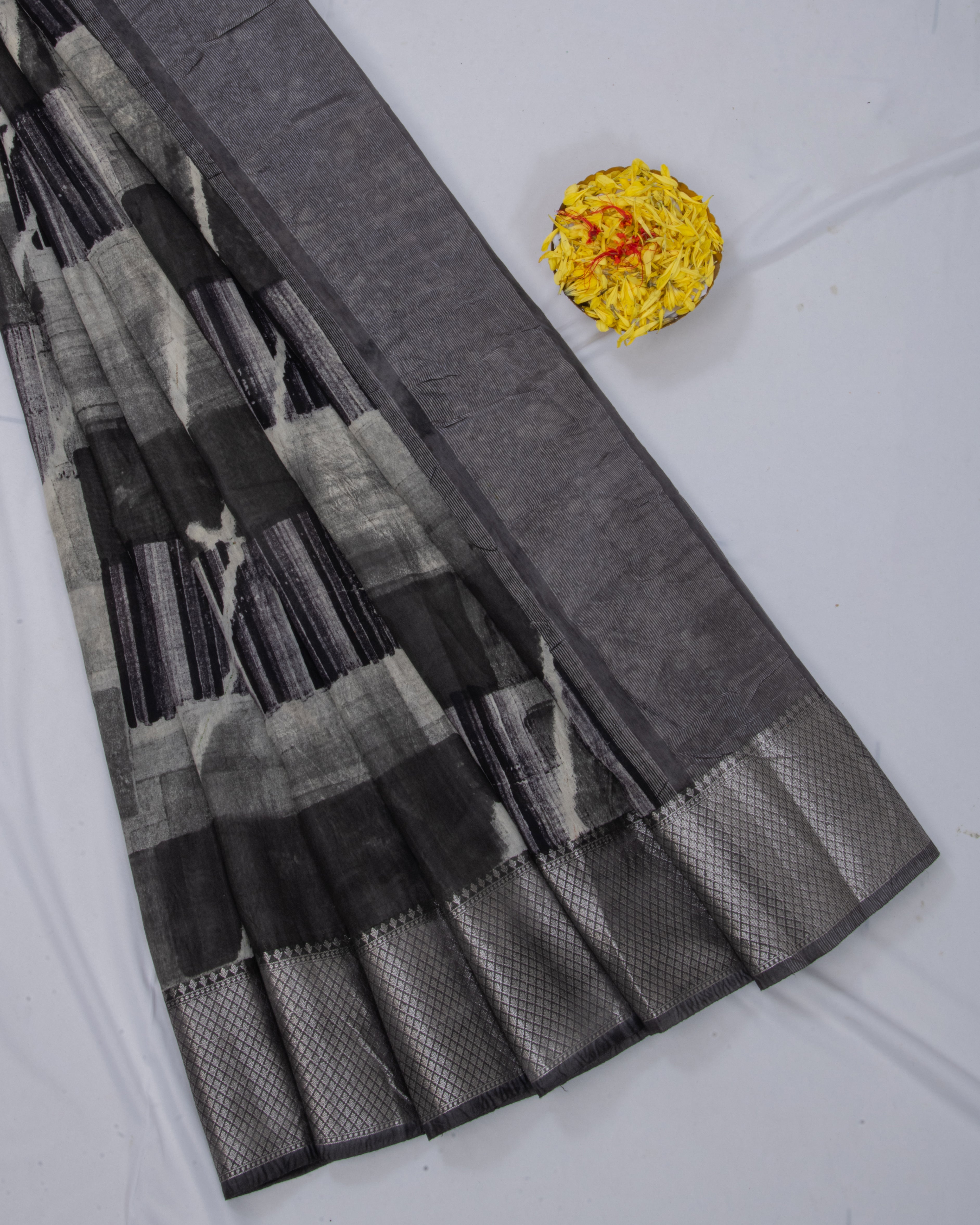 MaheswariSilkBlackGeometricPrintSaree