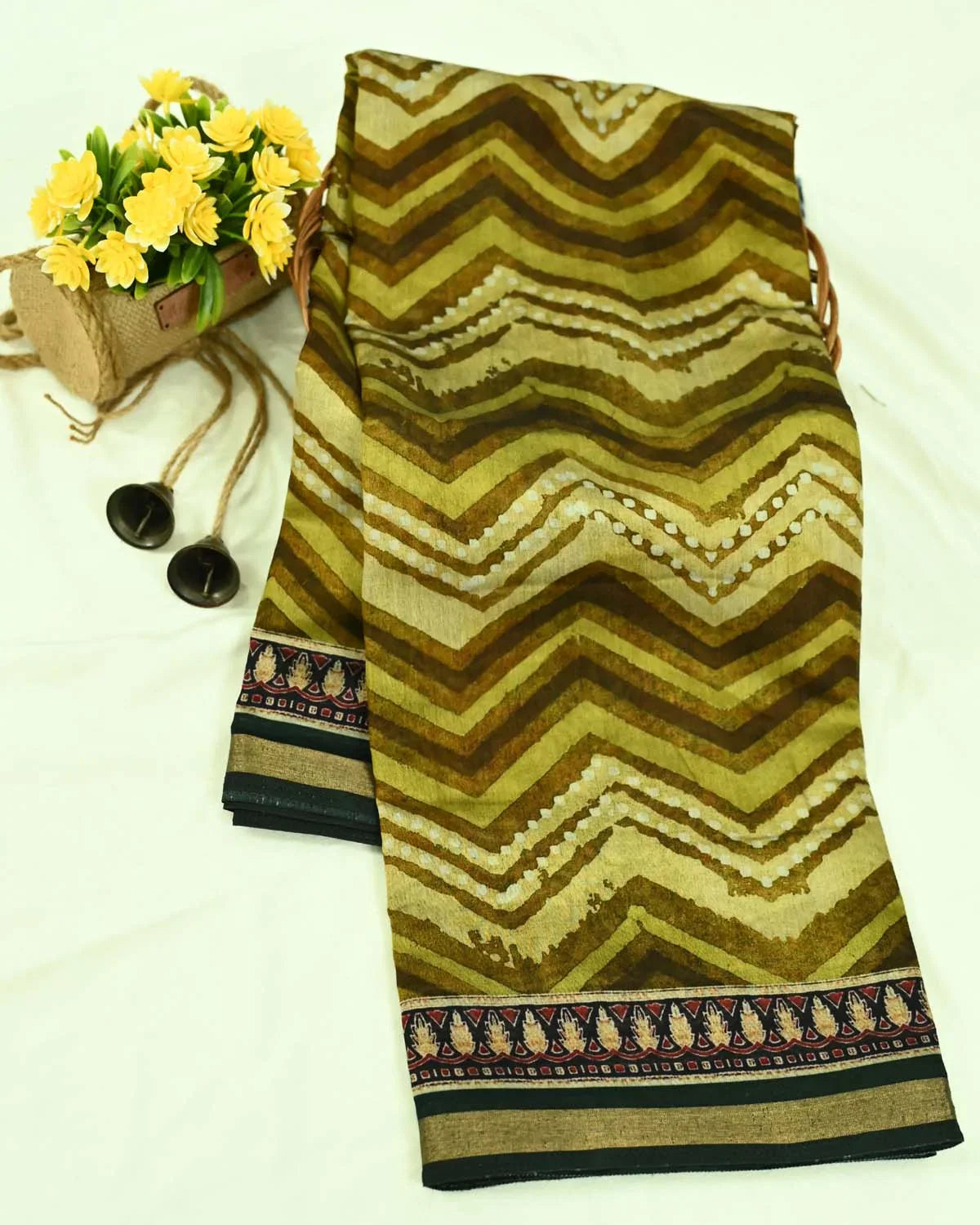 Chanderi Zig zag Lines Saree - Main Page