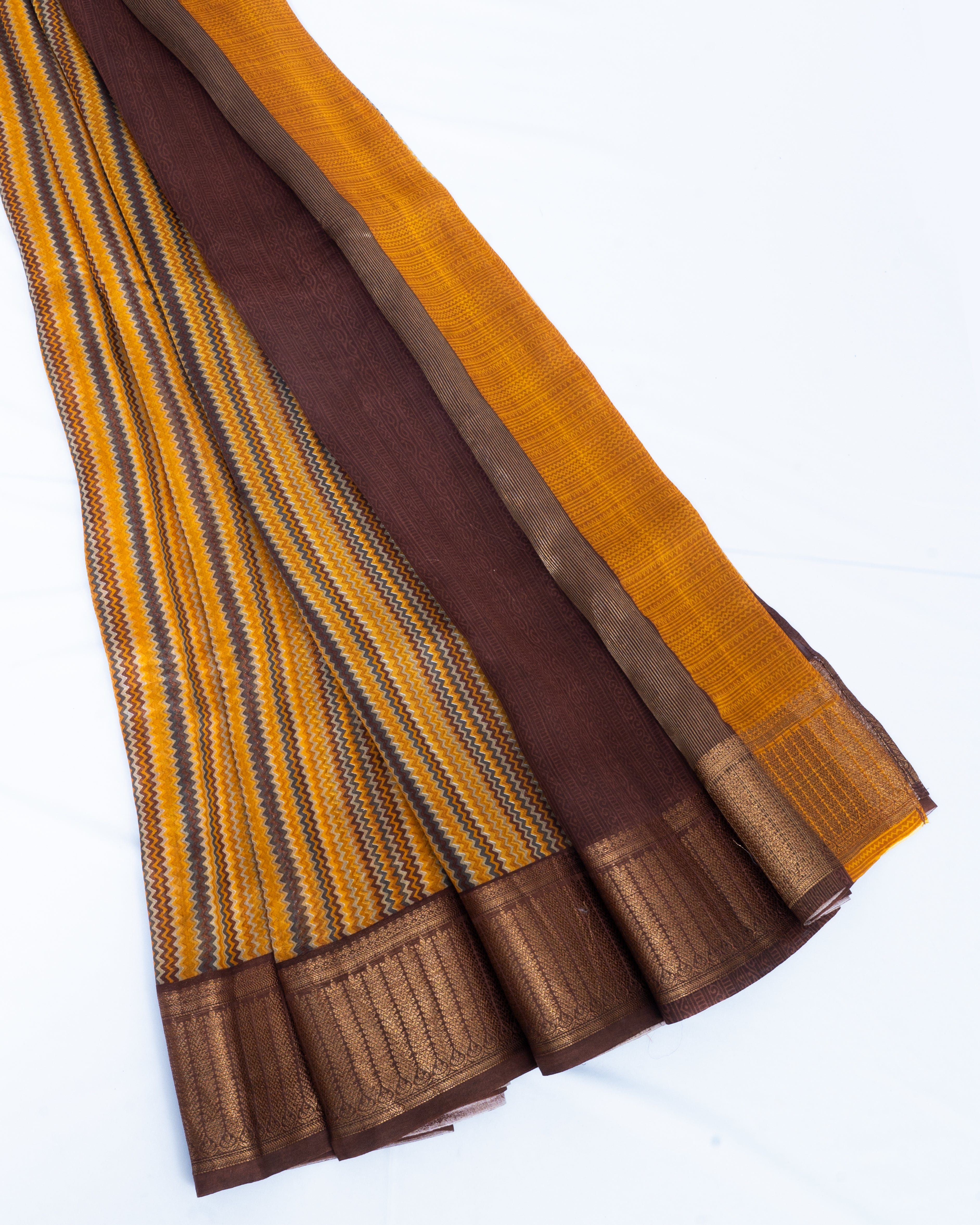 Sachipar-Print-Mustard-Yellow-Zig-Zag-Saree