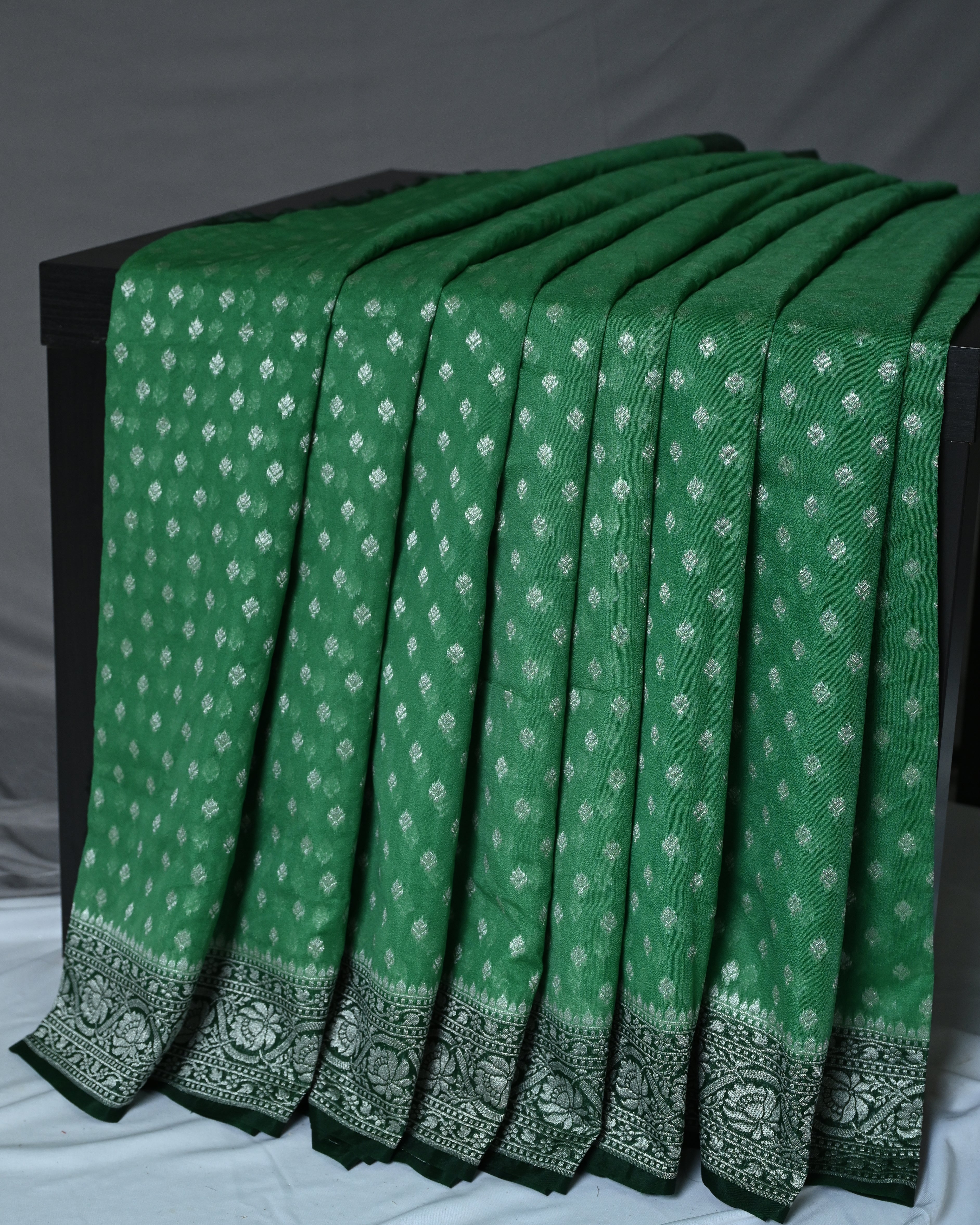 kora Georgette Green Buta Saree