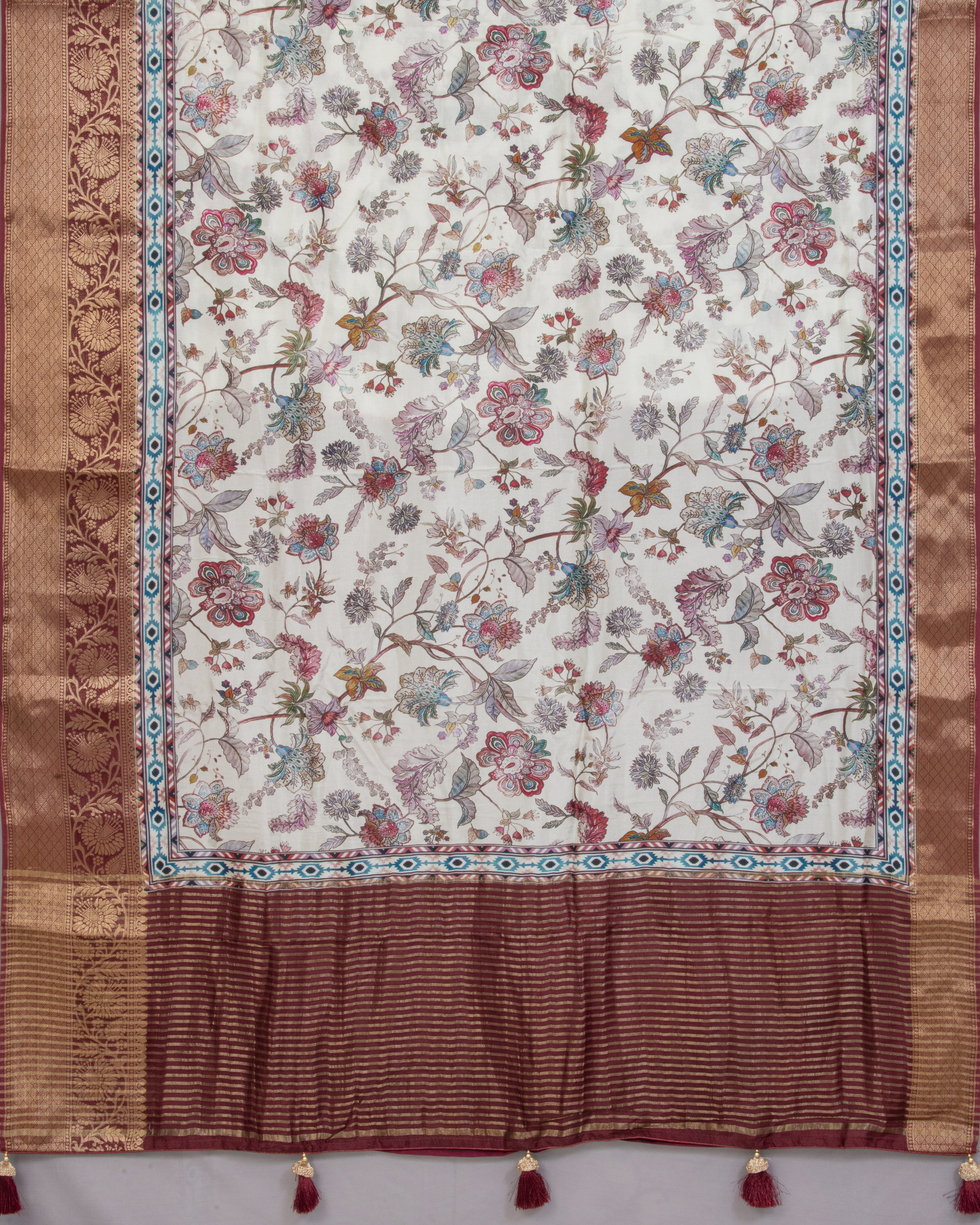 DolaSilkCreamColourFloralSaree4