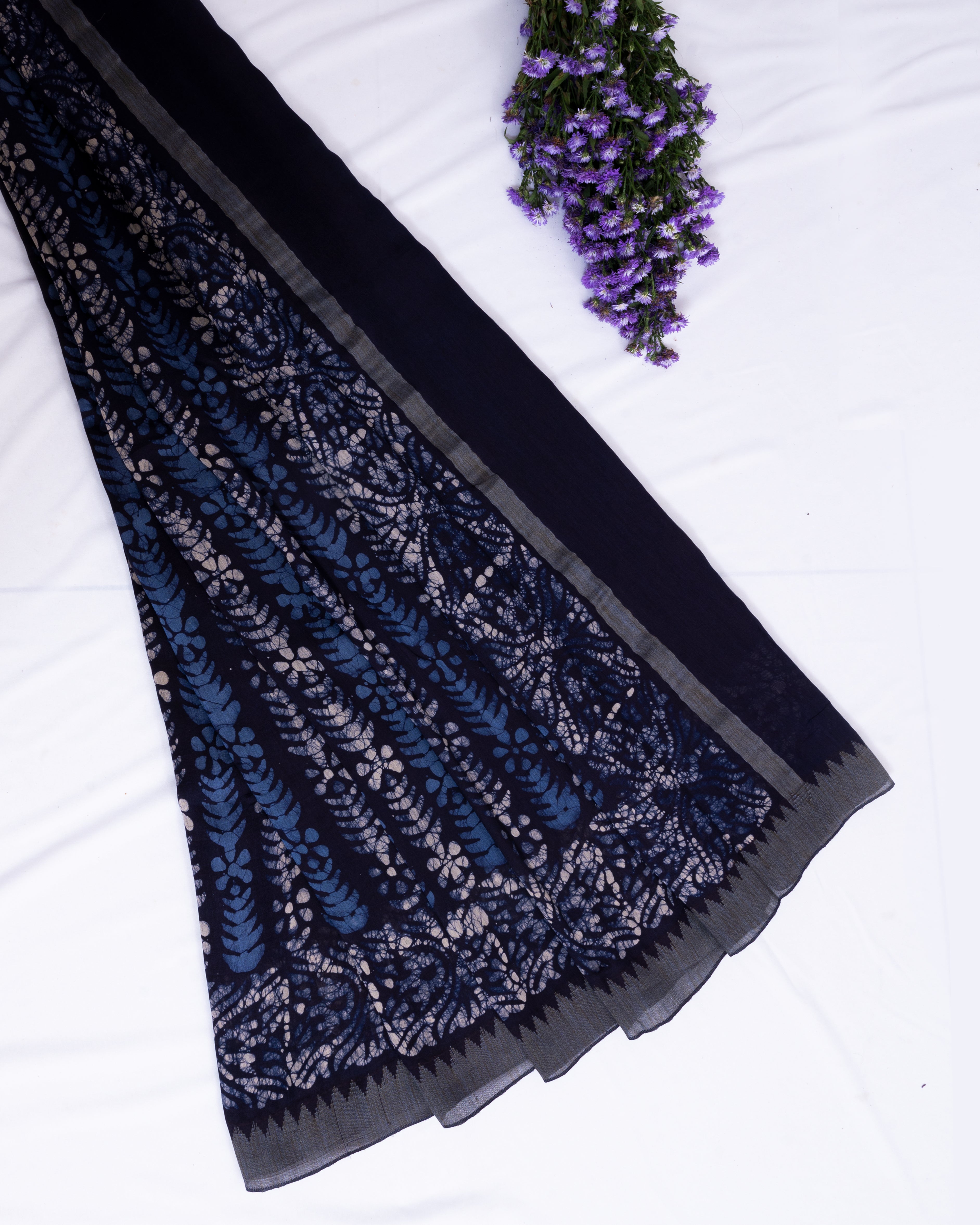 Maheswari-Silk-Navy-Blue-Batik-Print-Saree
