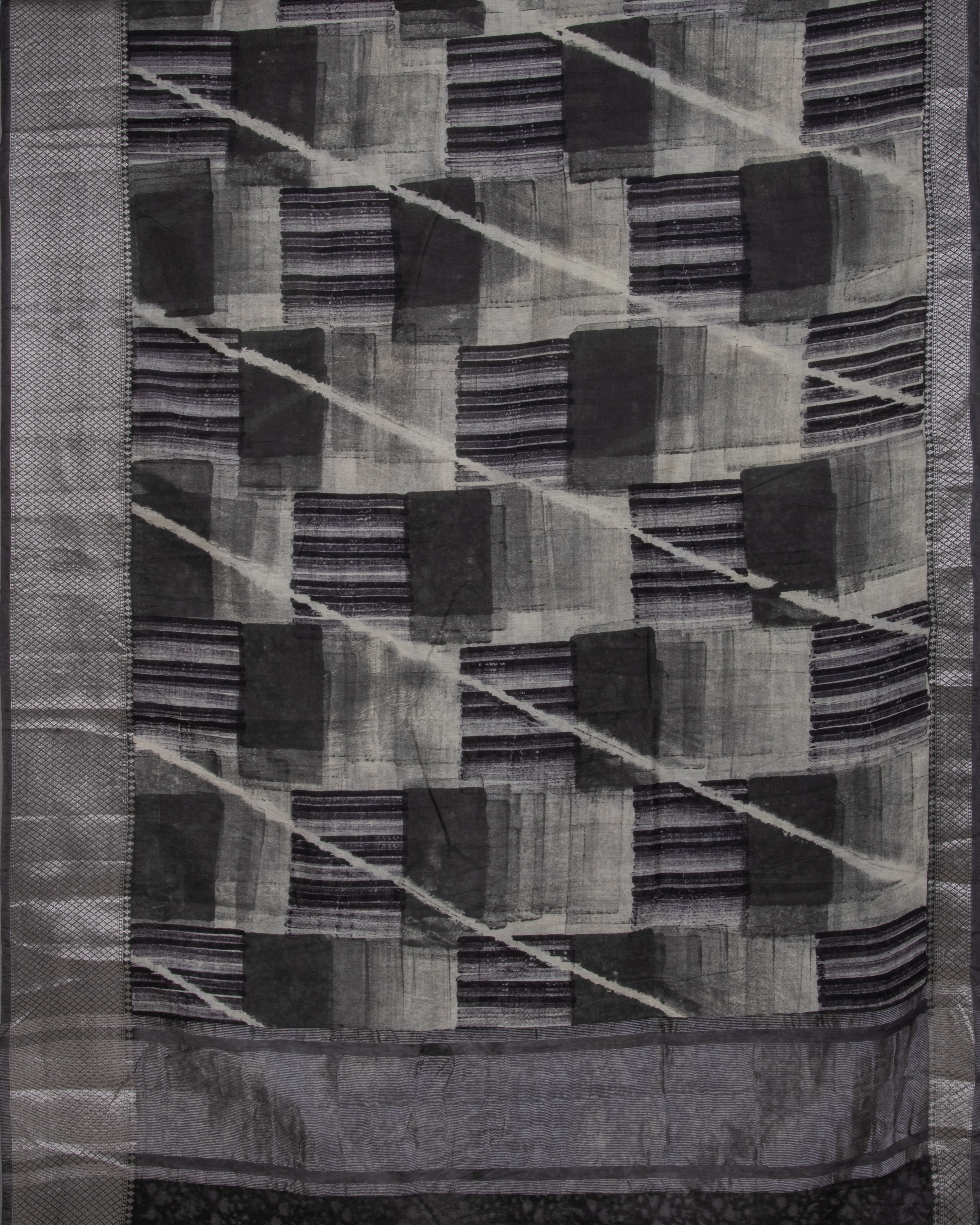 MaheswariSilkBlackGeometricPrintSaree-4