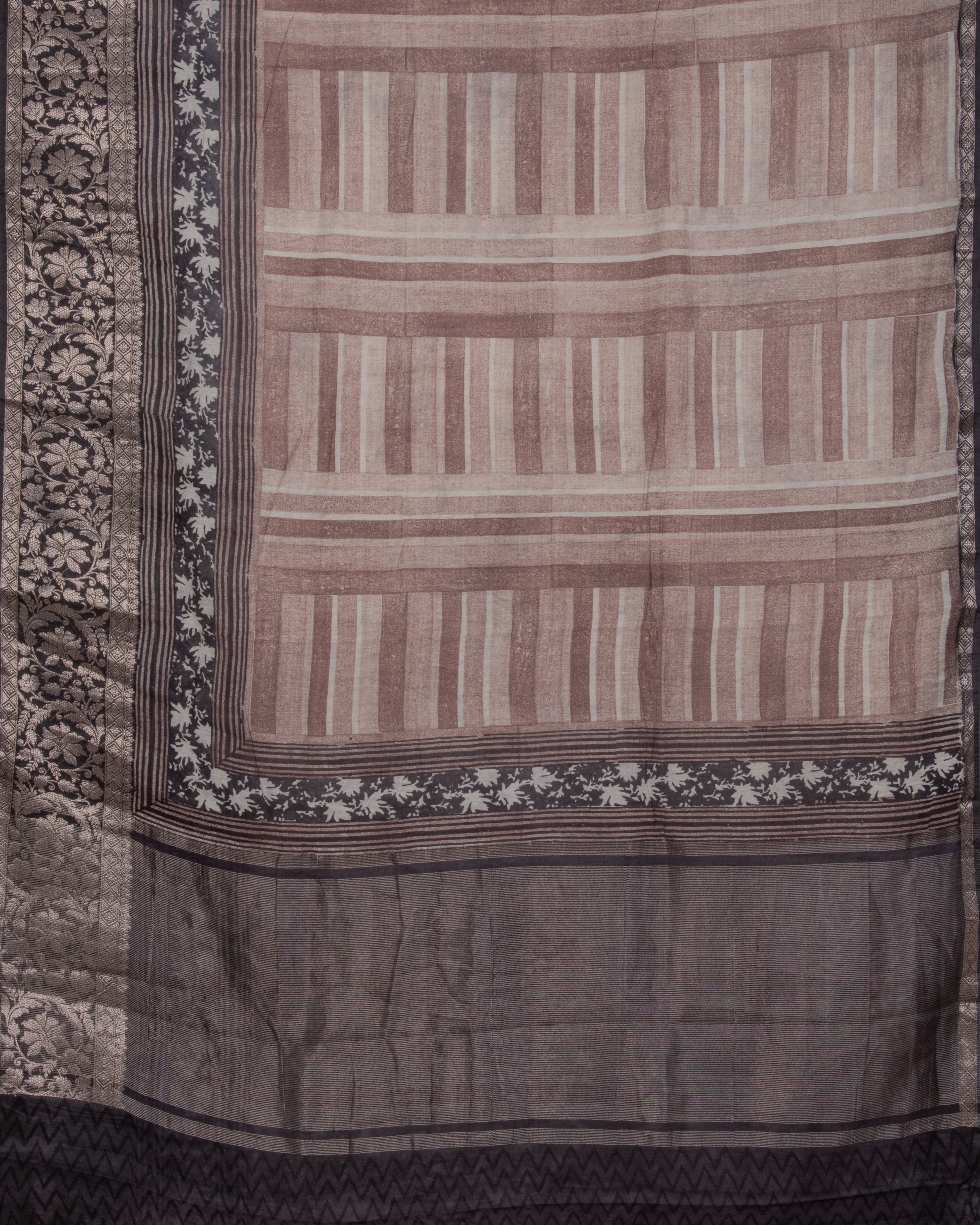 MaheswariSilkBrownGoemetricPrintSaree-3