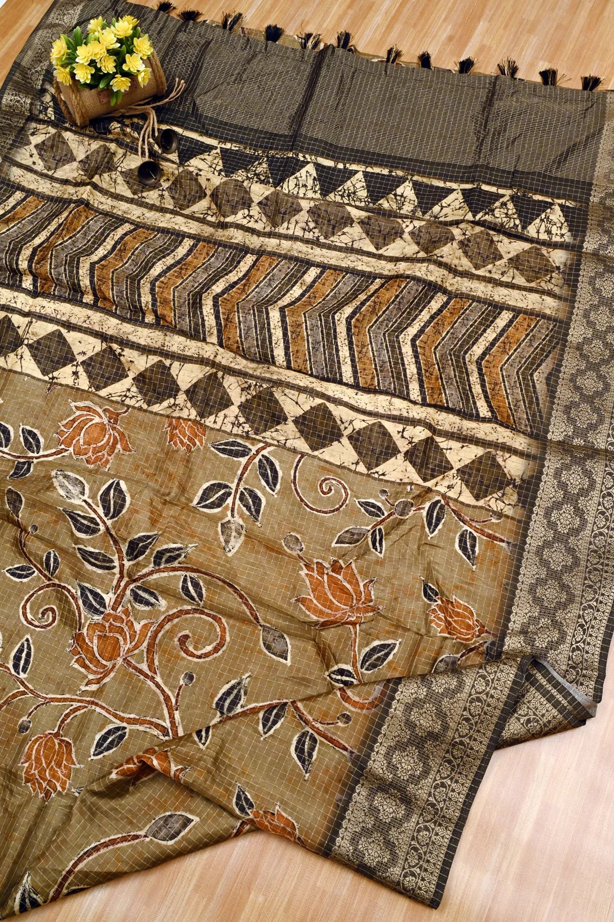 Abudhai Crepe Sandrift Color Saree - Saree and Pallu