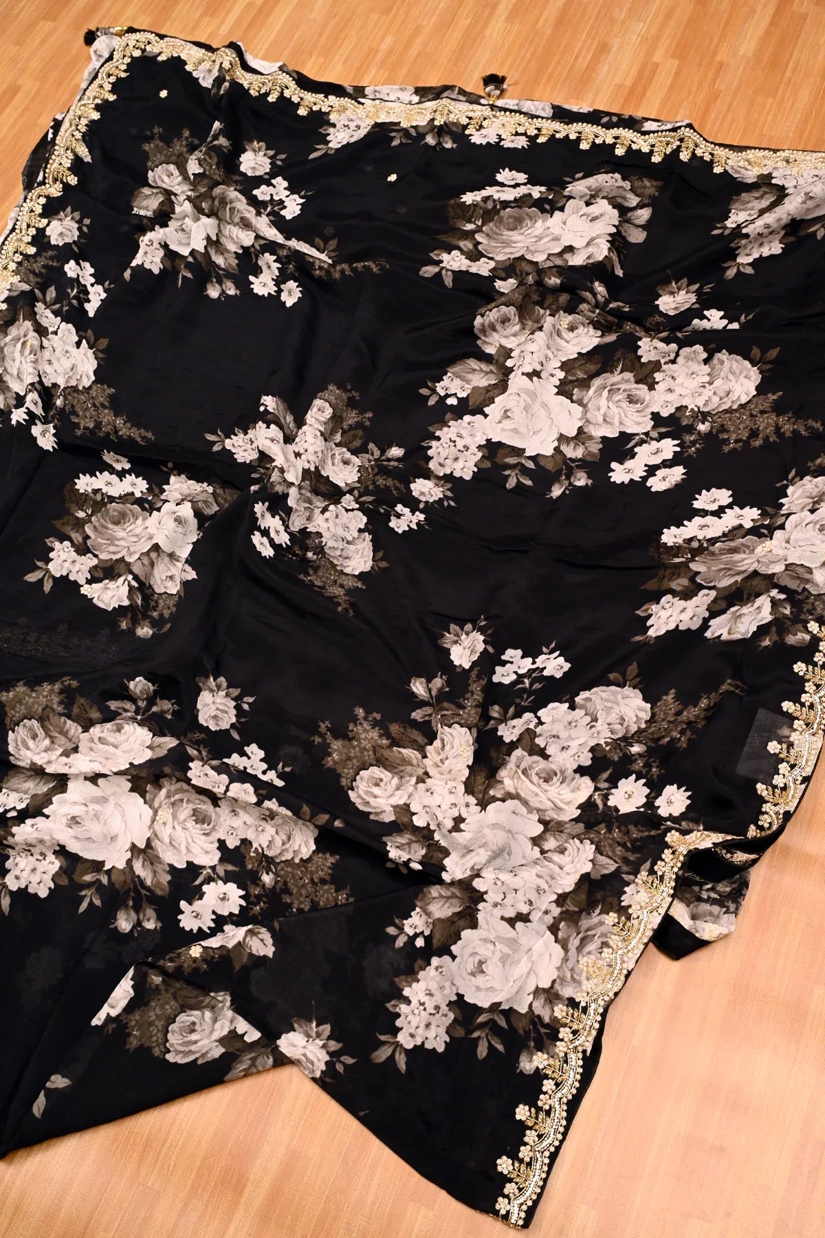 Pure Chiffon Floral Print Black Saree-Saree and Pallu